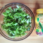 Зеленый салат и овсяный йогурт